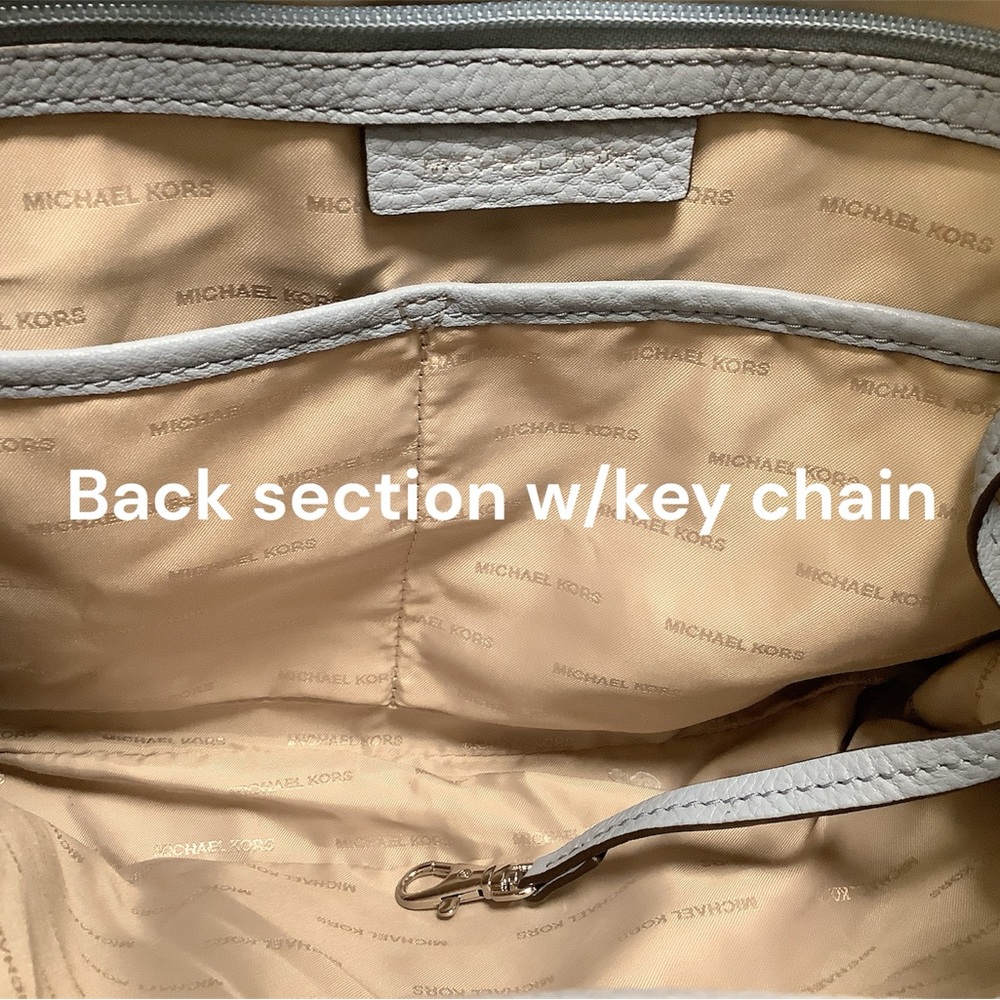 Michael Kors Light Blue Leather Shoulder Bag.
Has 3 sections for lots of storage - Picture 9 of 10